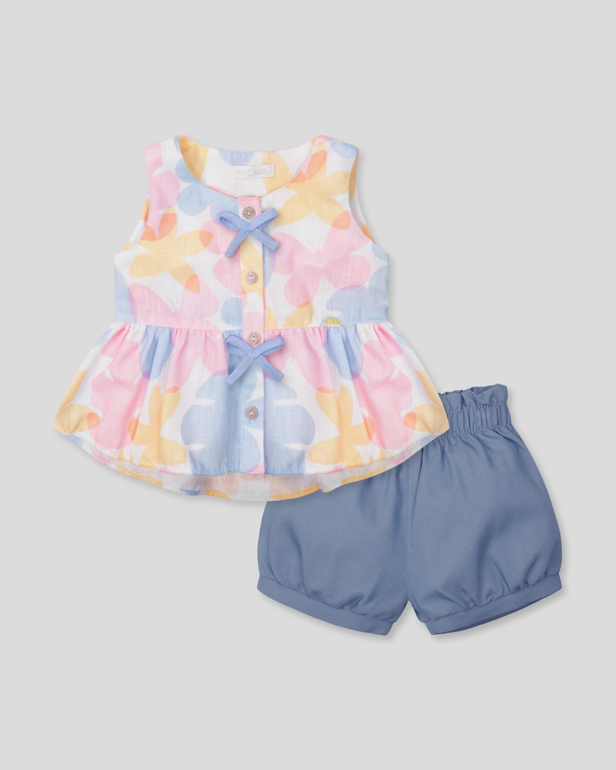Conjunto blusa de estampado floral con moños y short azul para bebé niña