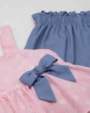 Conjunto blusa rosa estampadada de flores con boleros y short azul para bebé niña