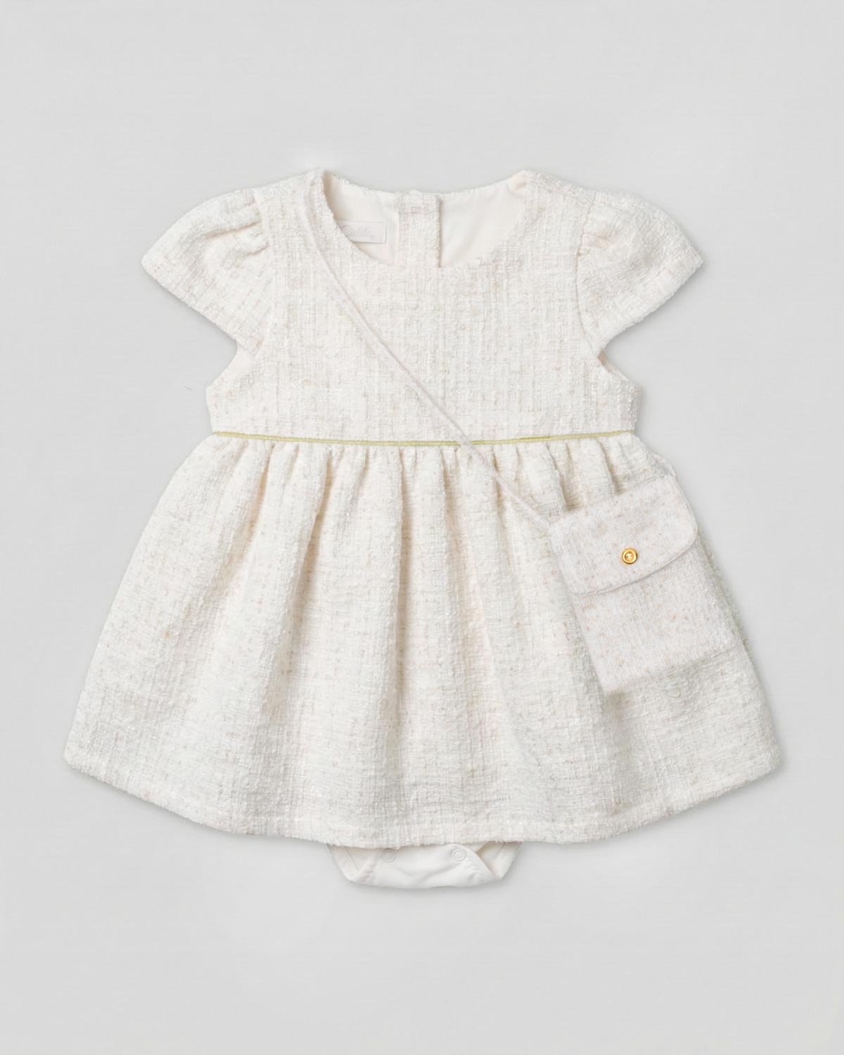 Vestido body blanco con tejido texturizado y bolsito pequeño para bebé niña