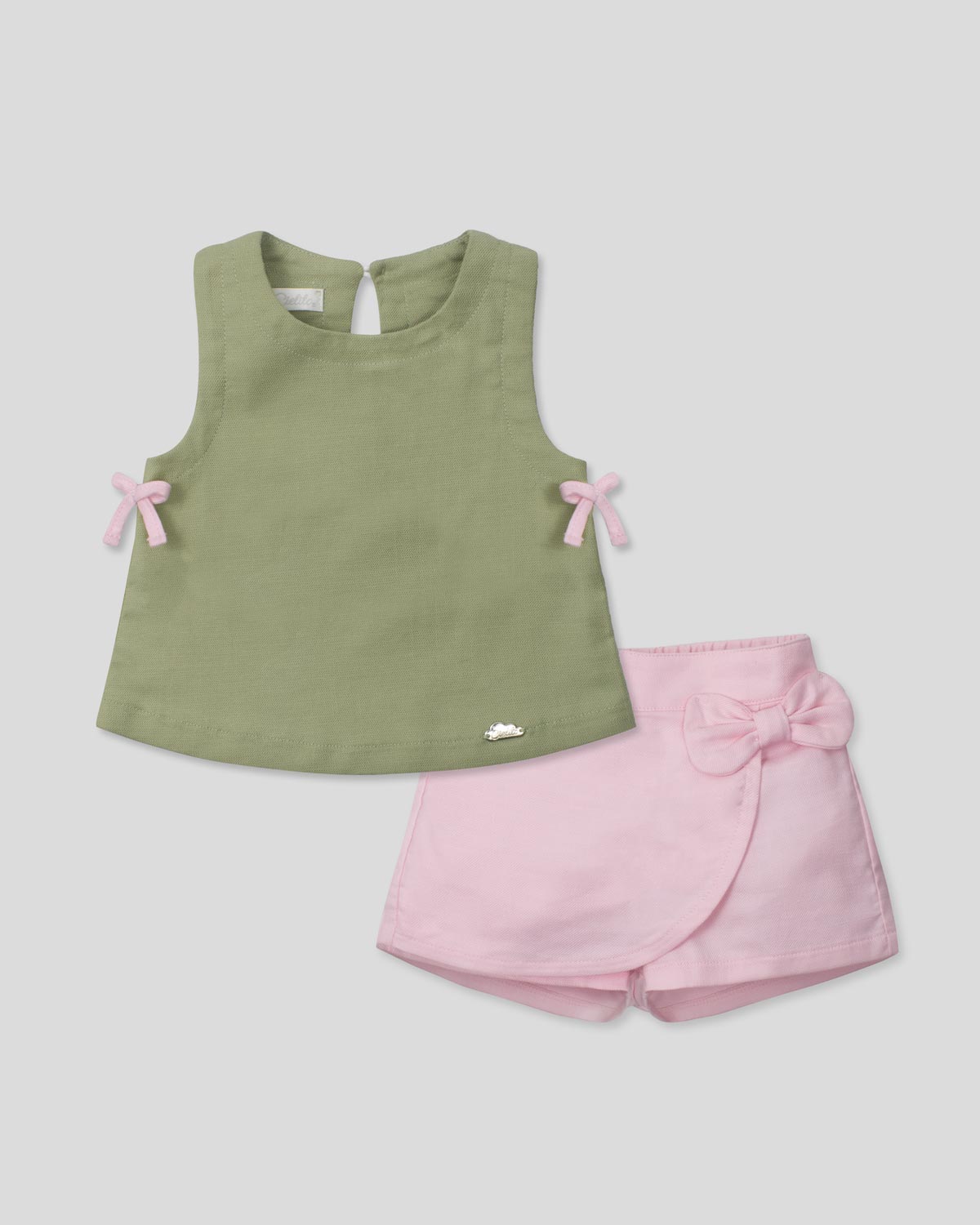 Conjunto blusa manga sisa verde con moñitos y  short rosa para bebé niña