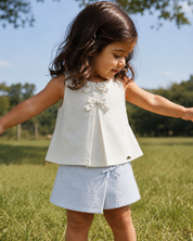 Conjunto blusa blanca y falda short azul para bebé niña