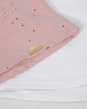 Conjunto blusa rosa con moño en tela hoja rota y falda short blanca para bebé niña