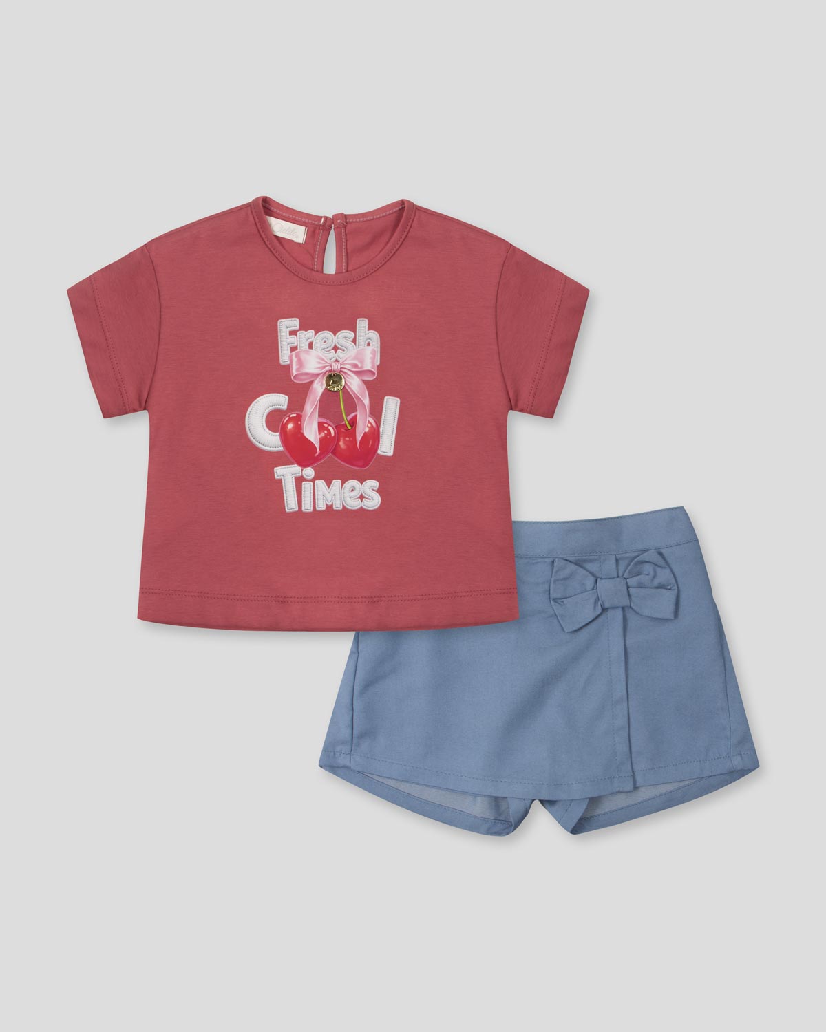 Conjunto camiseta roja con estampado Fresh Cool y falda short azul para bebé niña