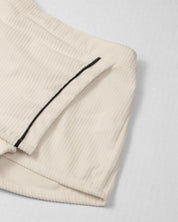 Conjunto camiseta blanca con moños negros y falda short crema para bebé niña