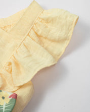 Vestido body amarillo pastel en lino de tiras con bolero y moño estampado para bebé niña