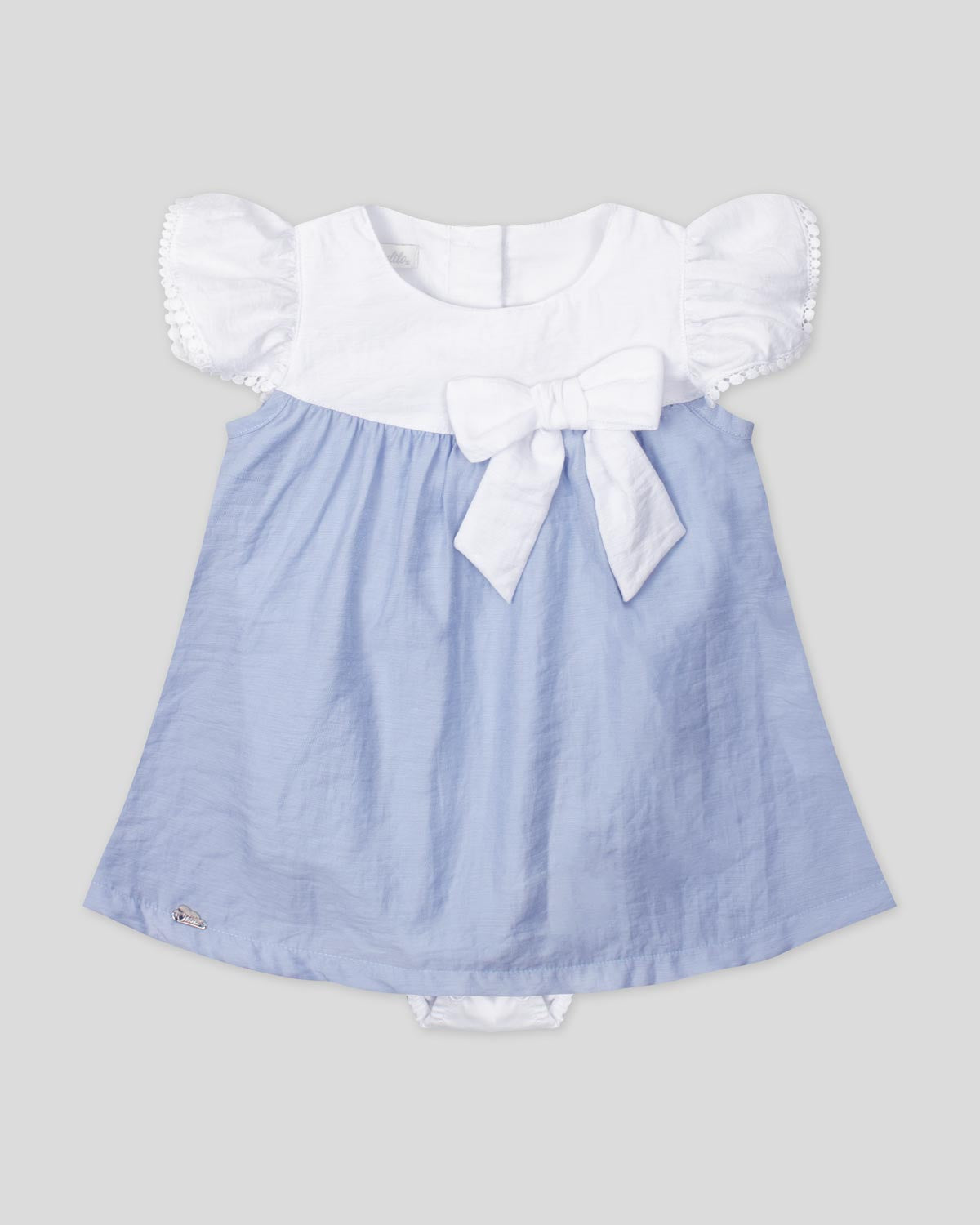 Vestido body en tencel blanco y azul, mangas con detalle de encaje y moño para bebé niña