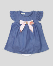 Vestido body en chambray azul de mangas con boleros y moño estampado para bebé niña