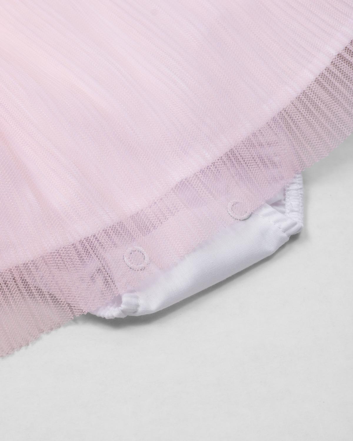 Vestido body en tencel blanco con moñitos y tull plisado rosa para bebé niña