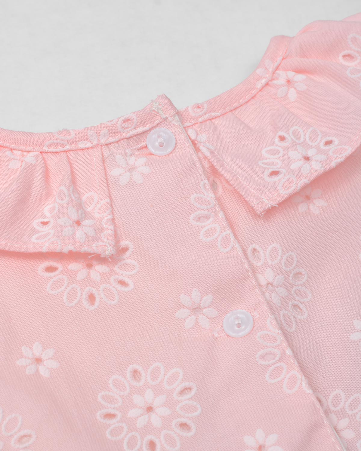 Vestido body rosa en tela hoja rota con estampado de flores y moño blanco para bebé niña