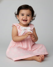 Vestido body rosa en tela hoja rota con estampado de flores y moño blanco para bebé niña