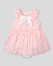 Vestido body rosa en tela hoja rota con estampado de flores y moño blanco para bebé niña