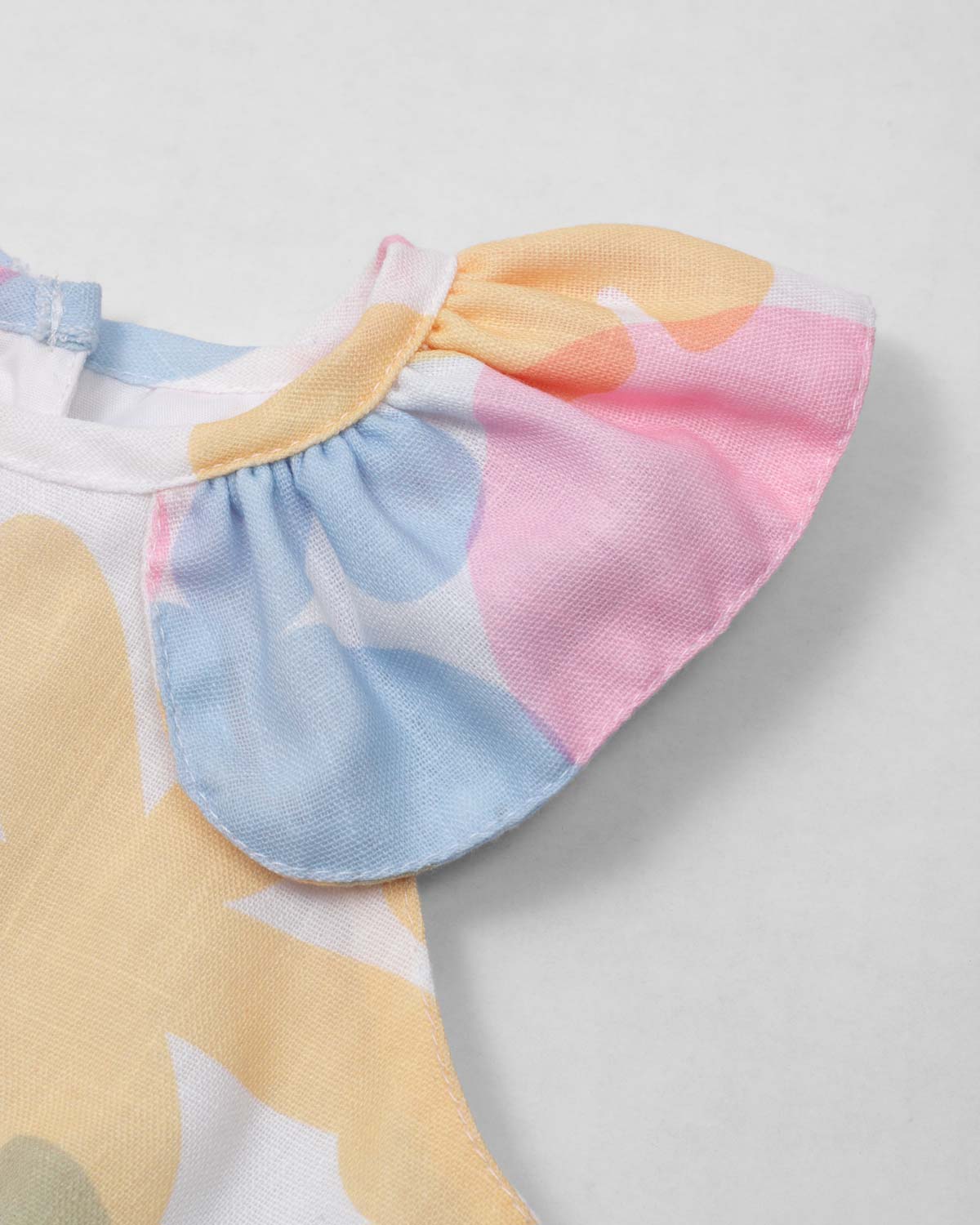 Vestido body con estampado floral pastel con moño blanco para bebé niña