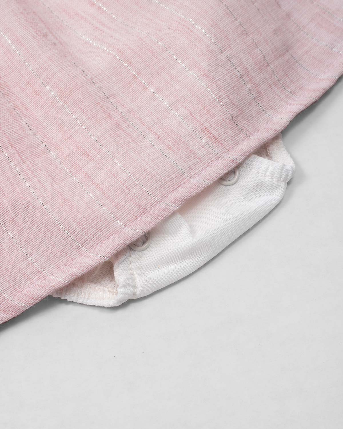 Vestido body rosa pastel con moño y brillos para bebé niña