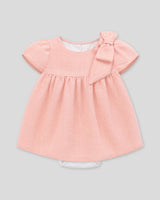 Vestido body rosa con detalle de líneas plateadas y moño en hombro para bebé niña