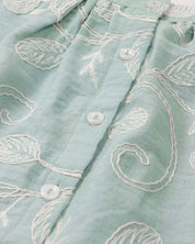 Vestido verde menta de tiras en tela bordada con moño para bebé niña