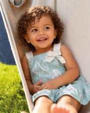 Vestido verde menta de tiras en tela bordada con moño para bebé niña