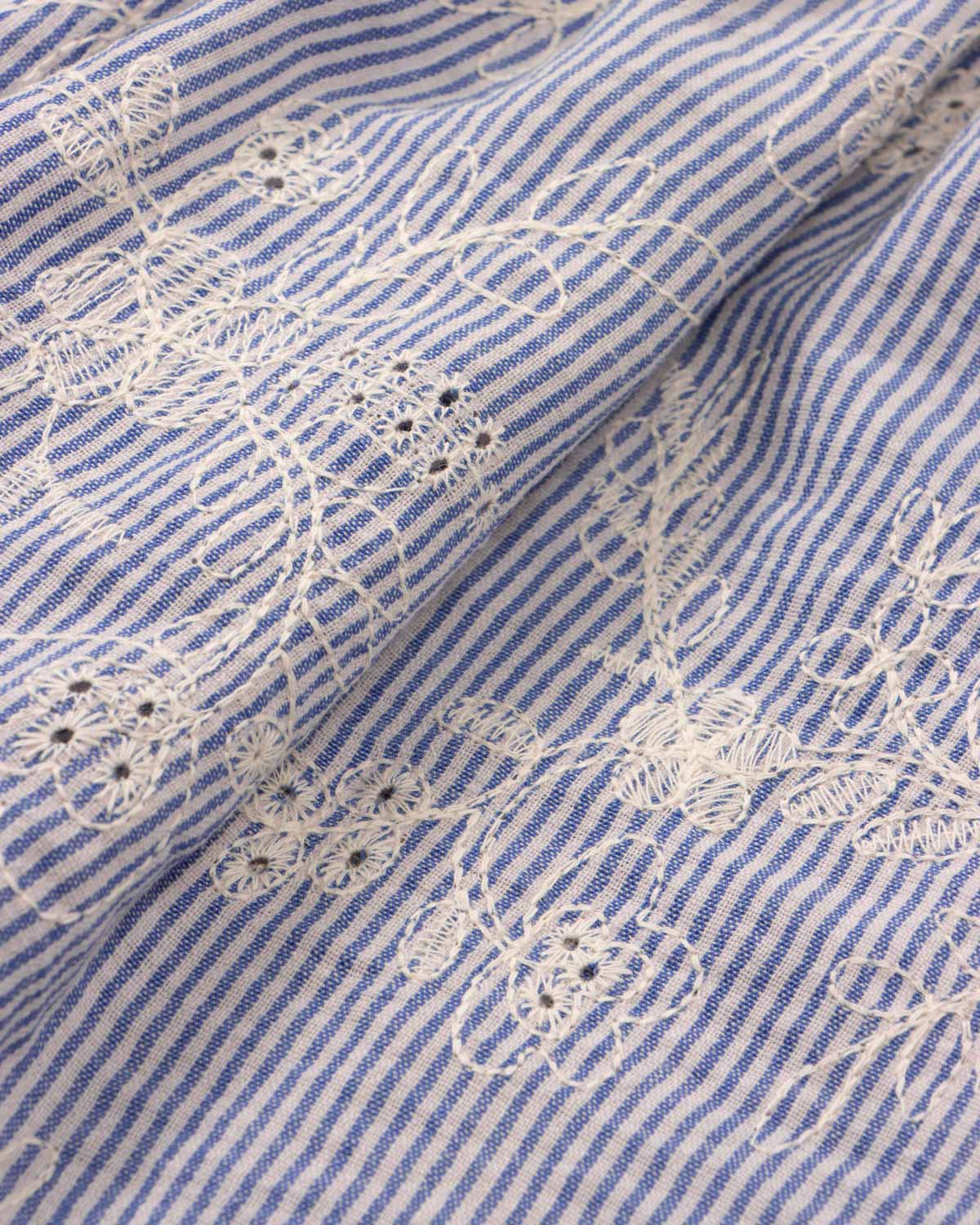 Vestido de rayas azul en tela hoja rota con moño en hombro para bebé niña
