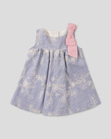 Vestido de rayas azul en tela hoja rota con moño en hombro para bebé niña