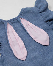 Enterizo corto azul con botones y orejitas de conejo para bebé niña