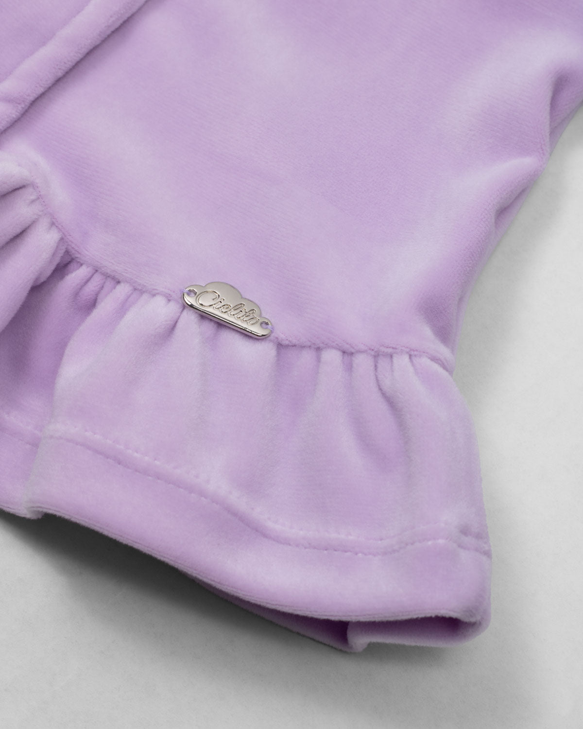 Pijama lila de dos piezas con gorrito de osito para bebé niña