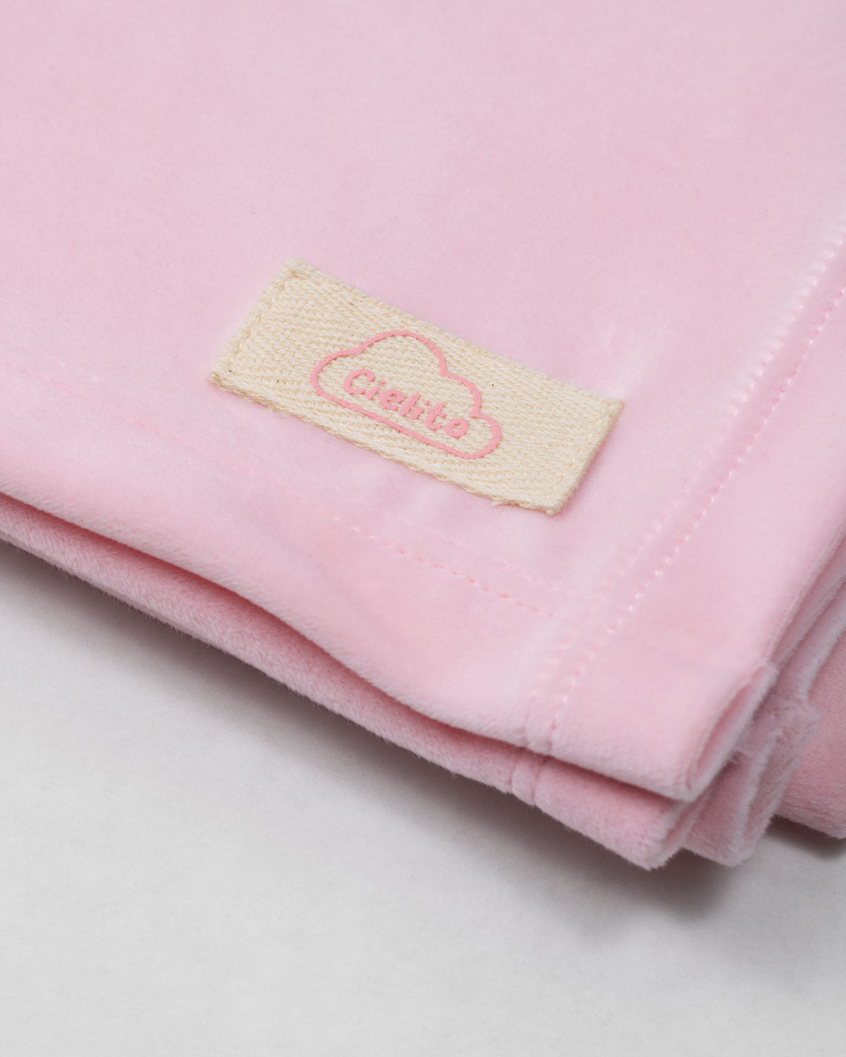 Ajuar rosa de dos piezas con orejitas de conejo y cobija para recién nacida