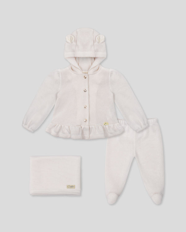Ajuar de dos piezas crema con gorrito y cobija para bebé