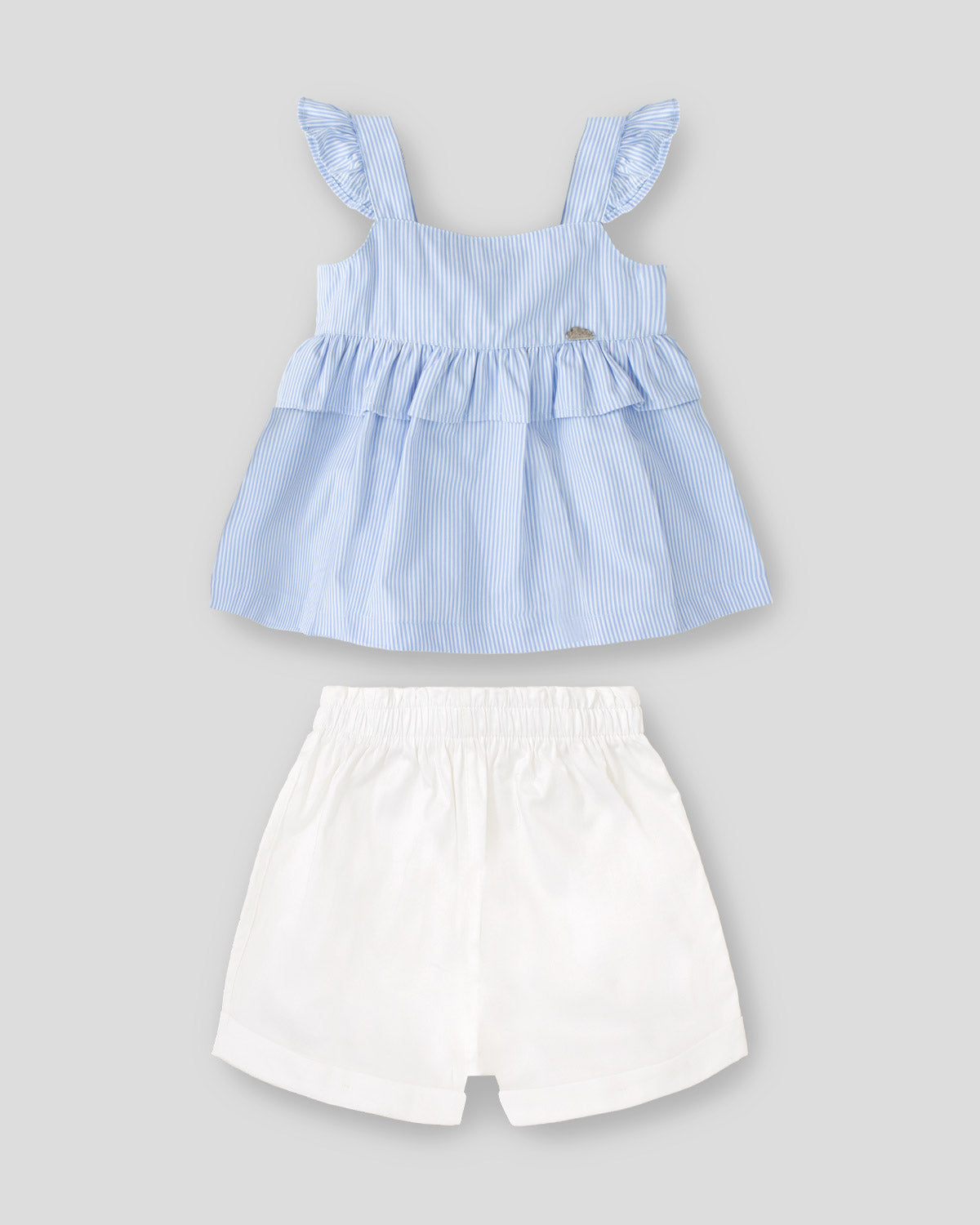 Conjunto blusa azul de líneas con moño en espalda y short blanco para niña