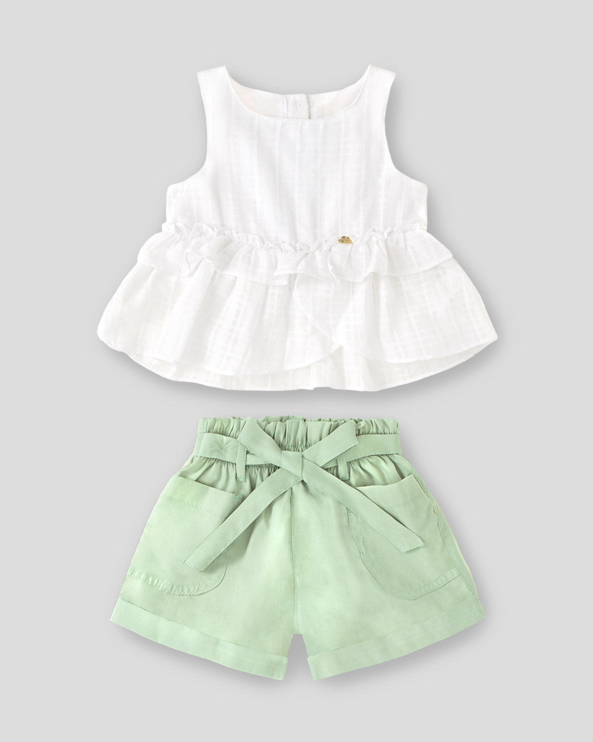 Conjunto blusa blanca con boleros y short verde para niña