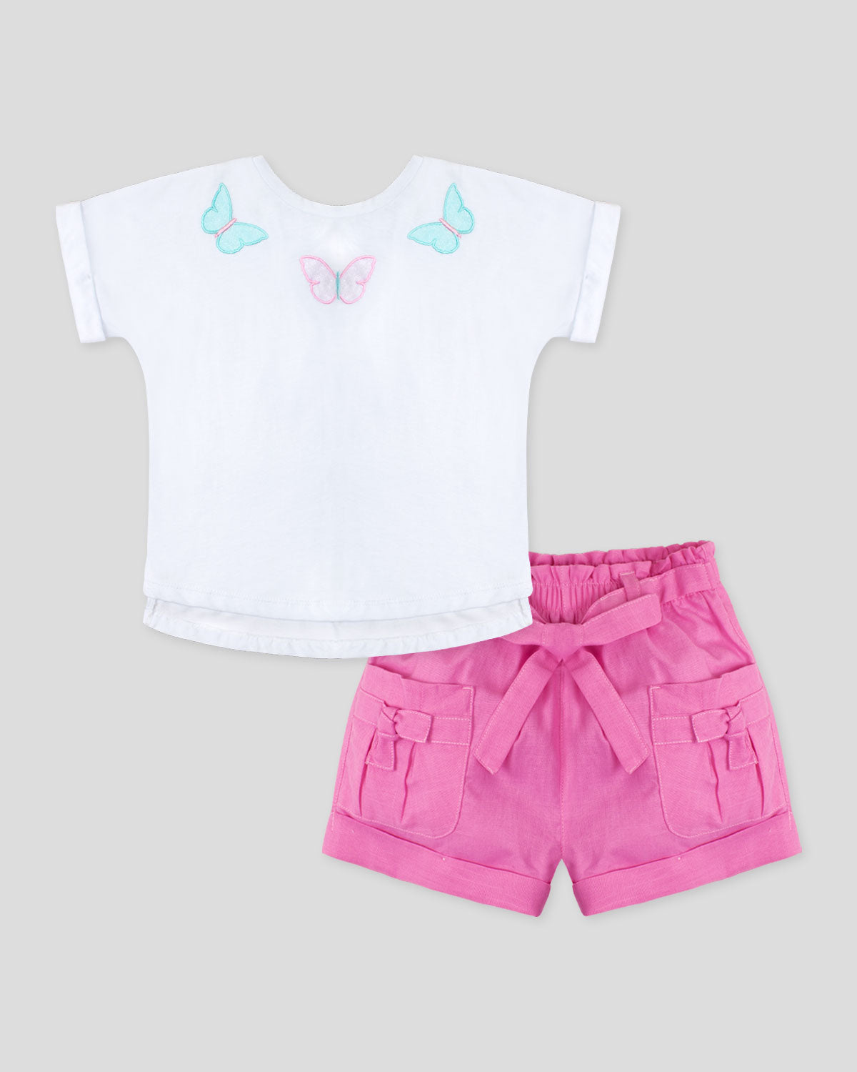 Conjunto camiseta blanca con bordado de mariposas y short rosado para niña