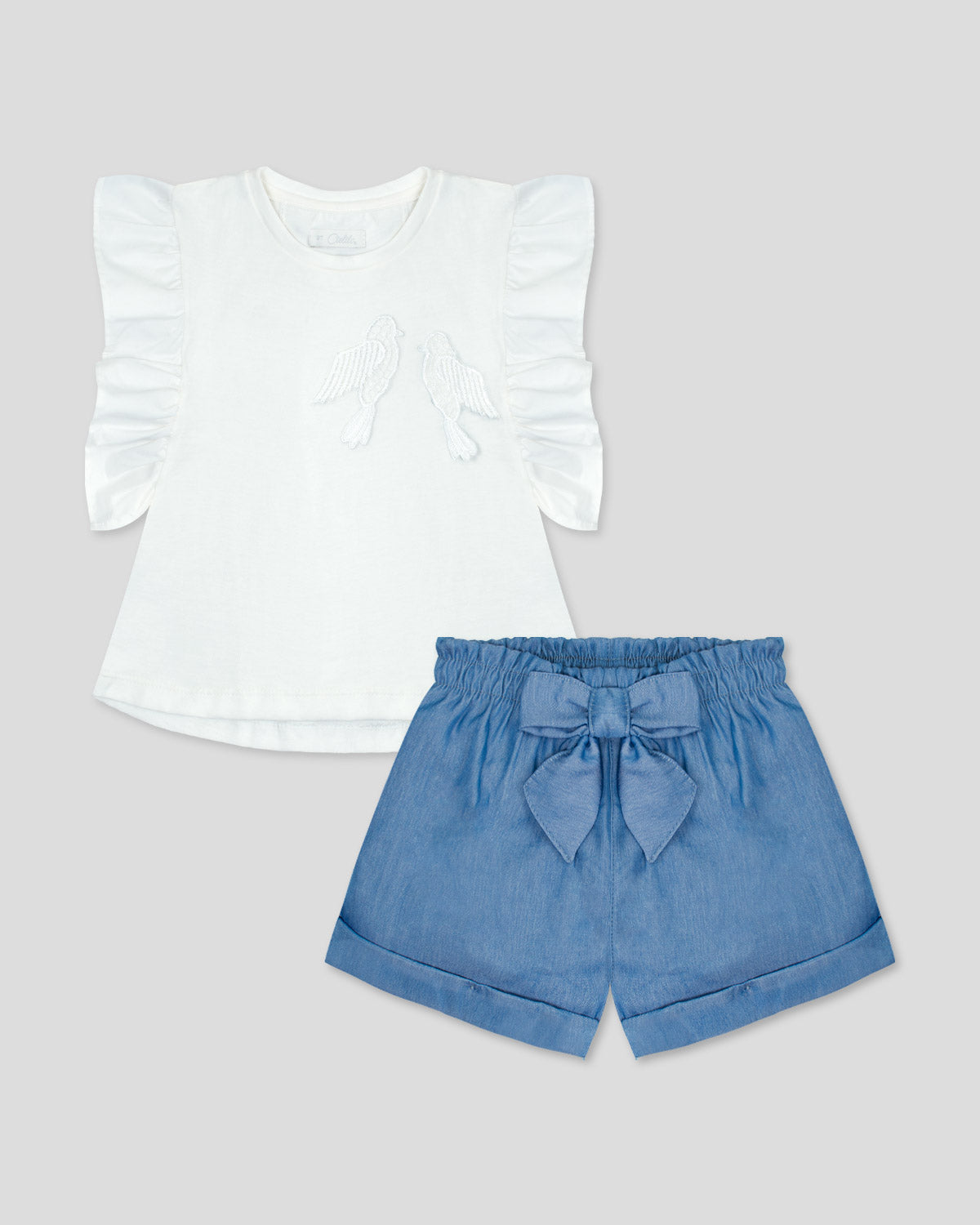 Conjunto blusa con boleros, aplique de aves y short en chambray azul con moño para niña