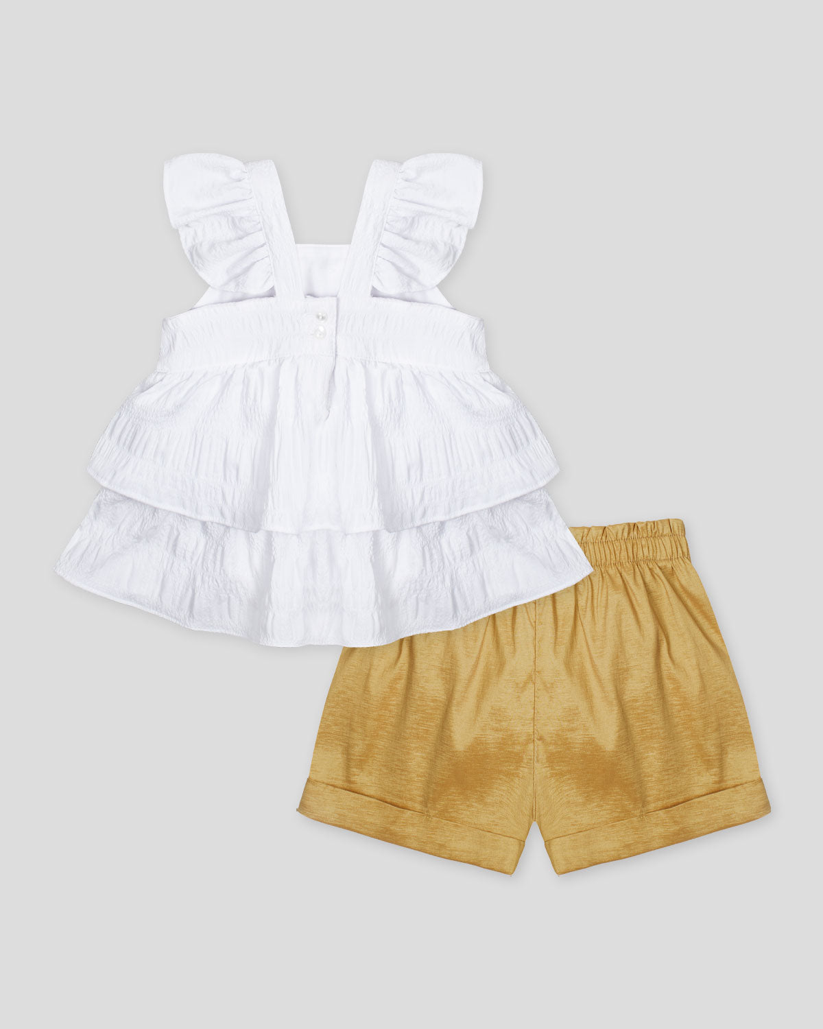 Conjunto blusa blanca de tiras con boleros y short dorado para niña