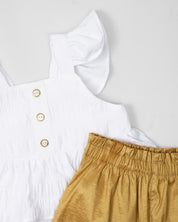 Conjunto blusa blanca de tiras con boleros y short dorado para niña