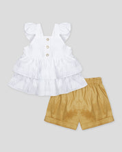 Conjunto blusa blanca de tiras con boleros y short dorado para niña