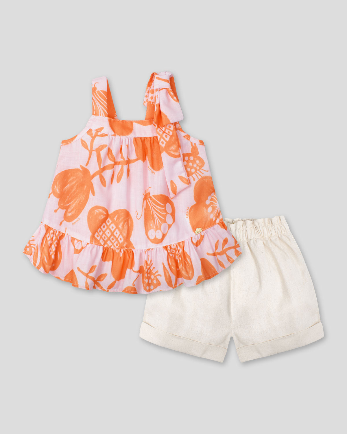 Conjunto blusa estampada de tiras con detalle de moño y short