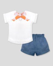 Conjunto camiseta con estampado de flor y short chambray para niña