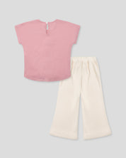 Conjunto camiseta rosa con flores y pantalón blanco en tejido rib para niñas