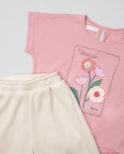 Conjunto camiseta rosa con flores y pantalón blanco en tejido rib para niñas