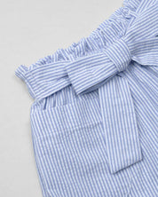 Conjunto blusa blanca de conejito y short de líneas azules con cinturón para niña