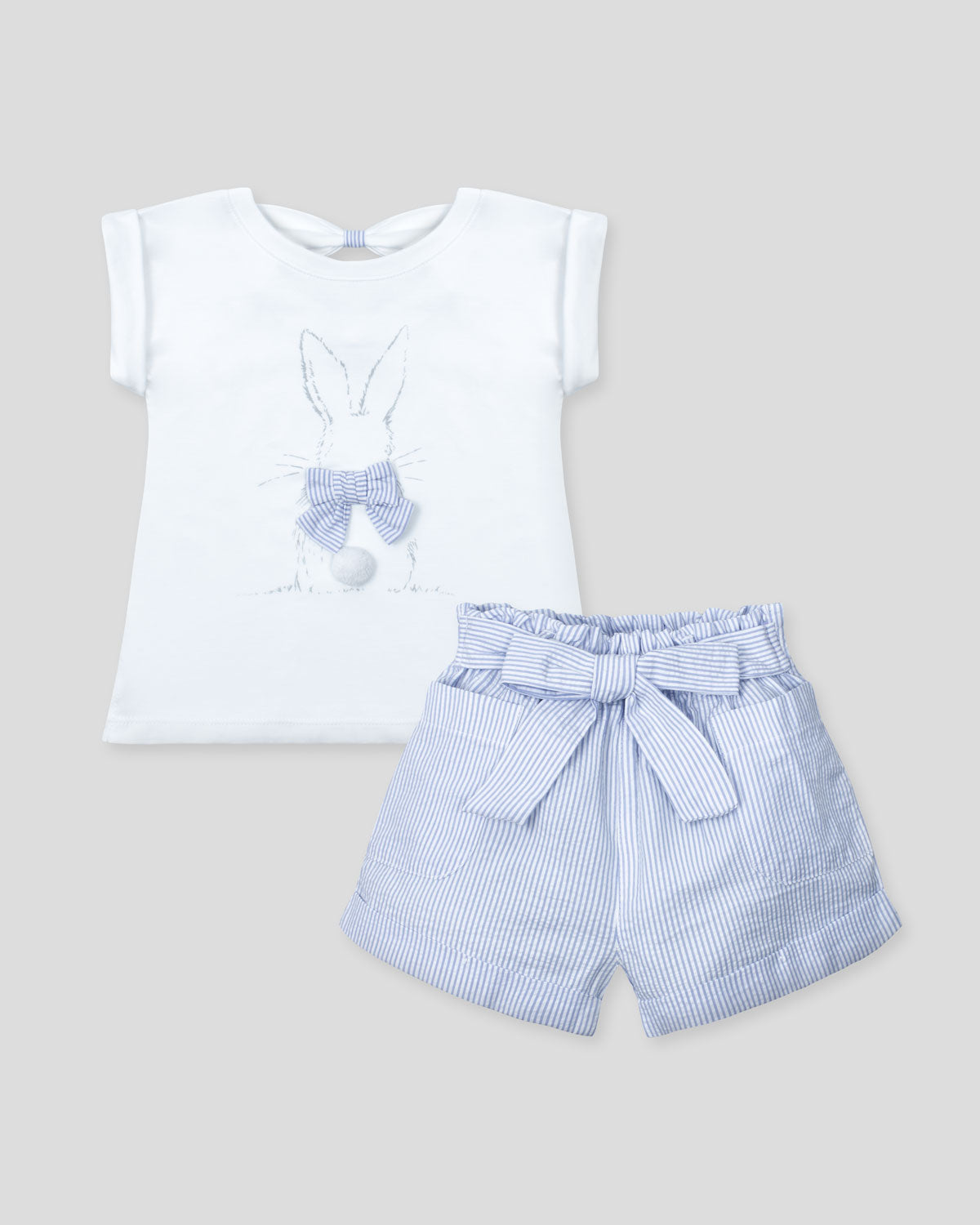Conjunto blusa blanca de conejito y short de líneas azules con cinturón para niña