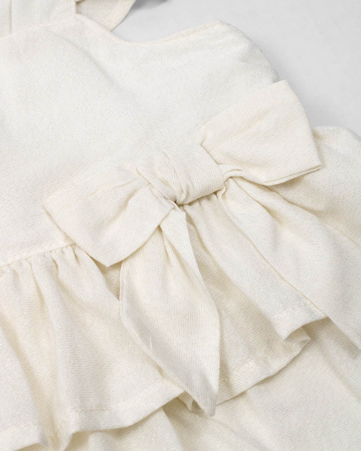 Conjunto de blusa blanca brillante de tiras en boleros y short para niña