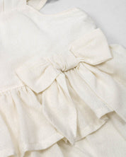 Conjunto de blusa blanca brillante de tiras en boleros y short para niña