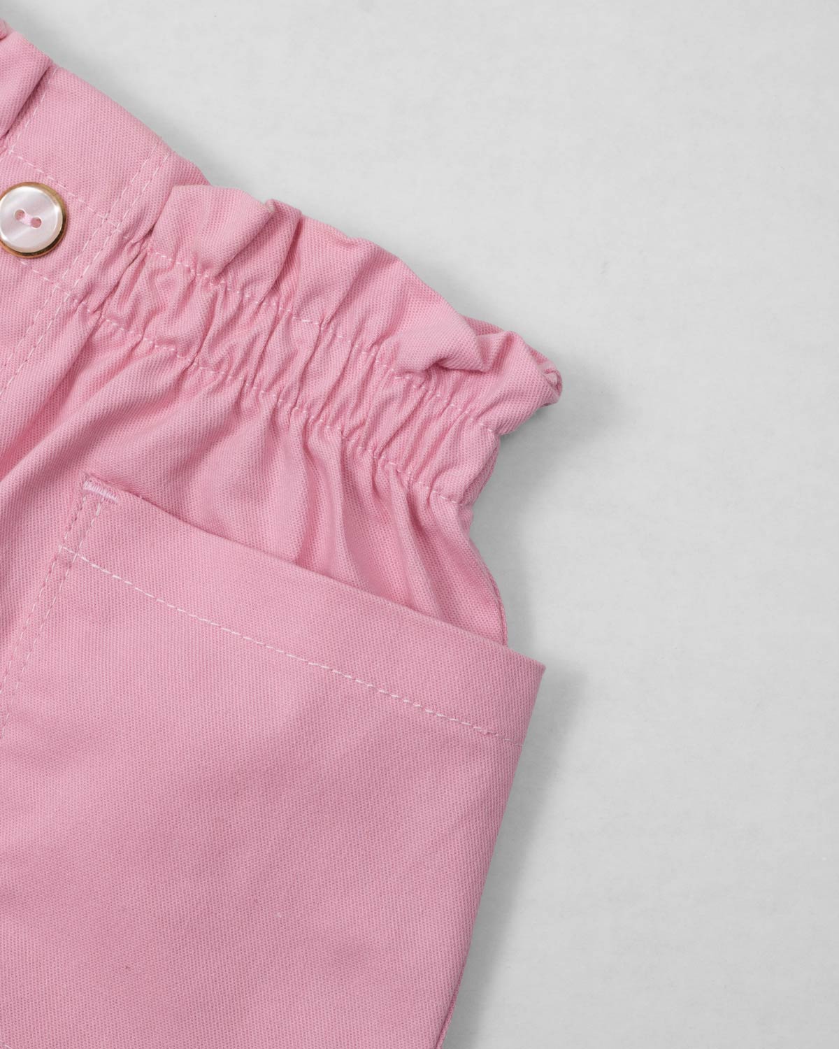 Conjunto de blusa blanca brillante de tiras en boleros y short para niña