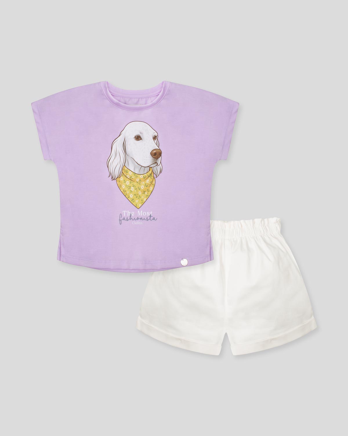 Conjunto blusa lila con estampado de perrito y short blanco para niña