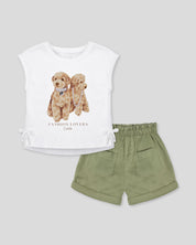 Conjunto blusa blanca estampada manga sisa y short verde para niña