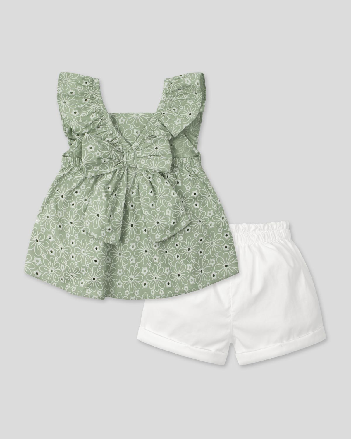Conjunto blusa verde en tela hoja rota y short blanco para niña