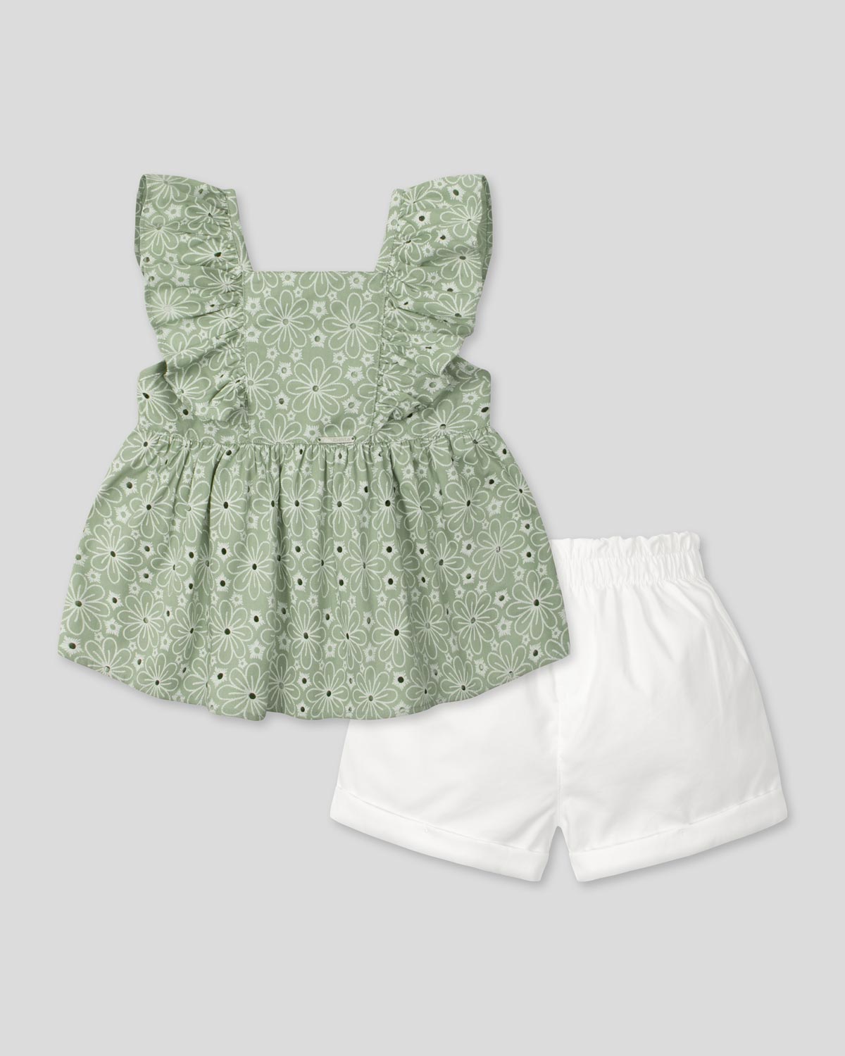 Conjunto blusa verde en tela hoja rota y short blanco para niña