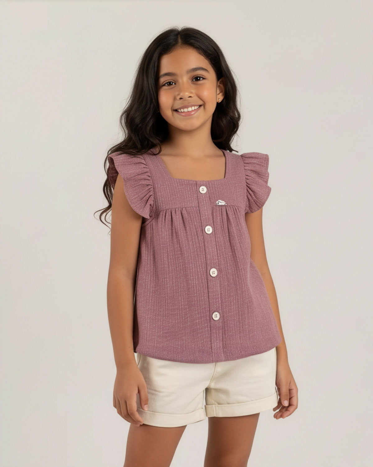 Conjunto blusa palo de rosa oscuro con botones y short crema para niña