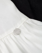 Conjunto blusa blanca con moñitos, bolero y short negro para niña