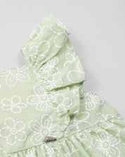 Conjunto blusa verde estampada con moño y short blanco para niña