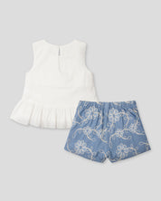Conjunto blusa blanca y falda short azul con bordado de flores para niña
